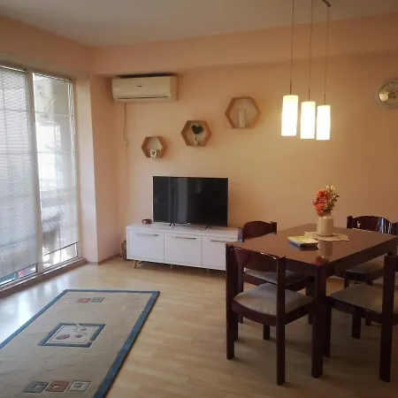 Lägenhet Bright And Sunny Skopje