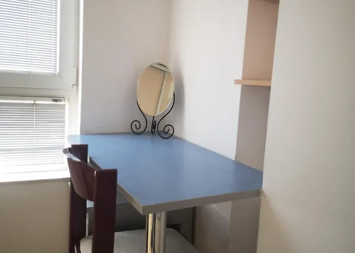 Bright And Sunny * Скоп'є